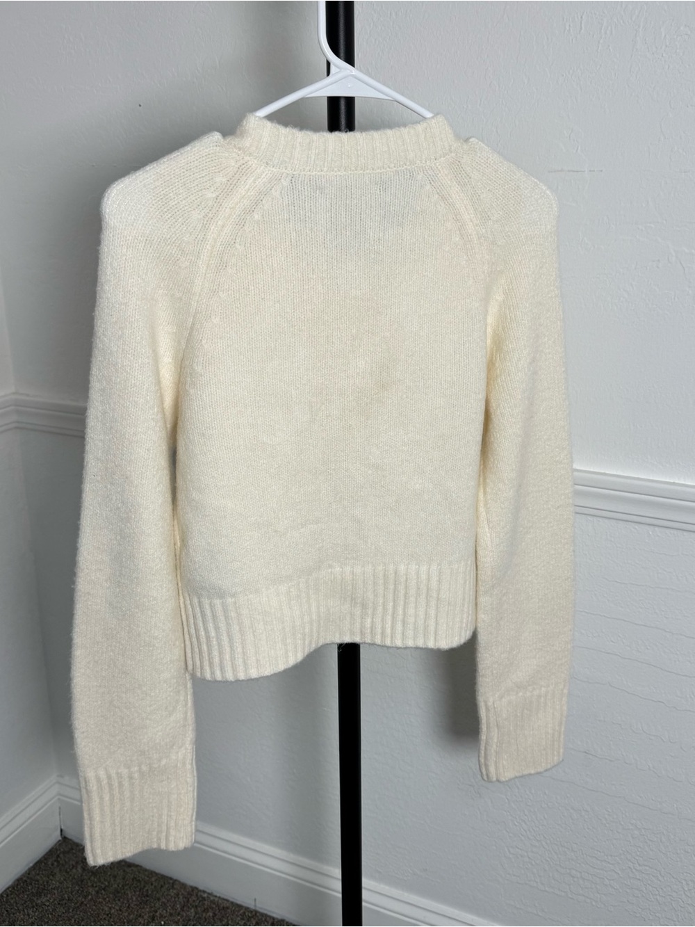 Abercrombie Cream Button-Front Women's Sweater Cardigan small NWT - Picture 2 of 4